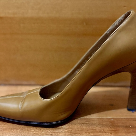 Gucci Women’s Shoes - Picture 2 of 4